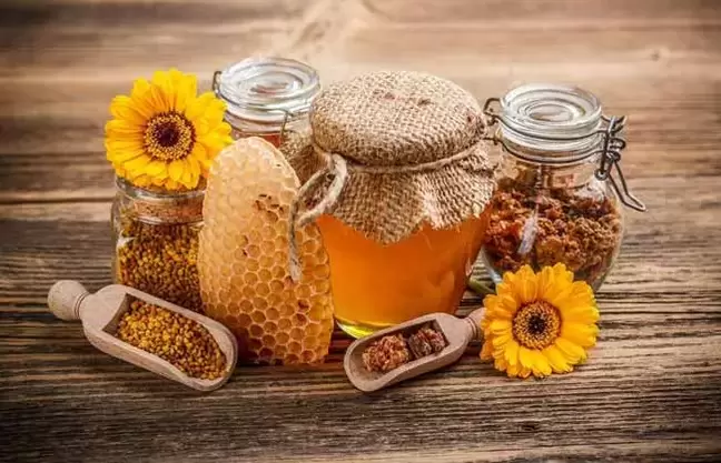 Honey is a useful and tasty medicine that can enhance male potency